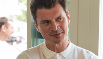 Cum arată Emilian Oprea în rolul lui Franco Pascu din serialul „Groapa”. Primele imagini de pe platoul de filmare