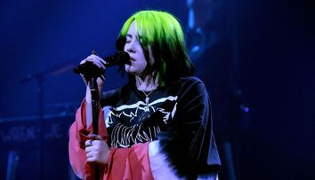 Billie Eilish, imagine de peste 20 de milioane de like-uri. Cum a pozat cântăreața în lenjerie intimă