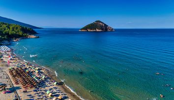 Un român de 37 de ani a murit în Thassos. Se afla în vacanță cu soția și cei trei copii