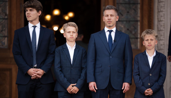 Péter Magyar a venit cu cei trei fii ai săi la învestire! Cum arată mama lor, de care premierul e divorțat