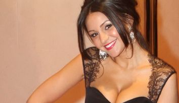 Actrita cu cel mai invidiat corp din Marea Britanie a renuntat la haine in primul ei pictorial sexy. Cum a reactionat iubitul ei gelos