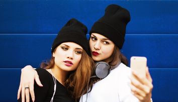 8 trucuri pentru selfie-uri de nota 10. Cum sa iesi perfect in poze de fiecare data