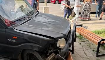O femeie din Tulcea, care stătea pe bancă în fața blocului, a murit după ce a fost lovită de o mașină. Cum s-a întâmplat totul