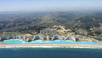 Cum arata cea mai mare piscina din lume, de 250.000.000 de litri. Imagini spectaculoase