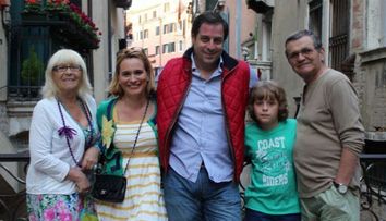 Andreea Esca, dovada ca aschia nu sare departe de trunchi. Cum arata bunica prezentatoarei
