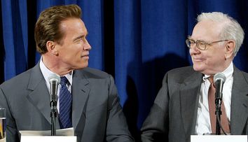Cum a ajuns Arnold Schwarzenegger miliardar. Sfatul primit de la celebrul investitor Warren Buffett i-a schimbat viața