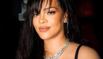 Rihanna, apariție îndrăzneață într-o fustă mini. Ținuta aleasă pentru întâlnirea romantică cu A$AP Rocky la New York