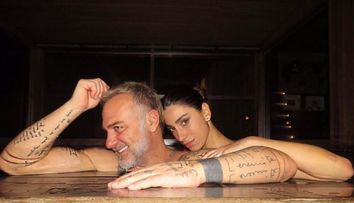 Iubita lui Gianluca Vacchi, aparitie wow in costum de baie. Cat de bine arata femeia care l-a cucerit pe italian
