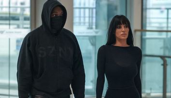 Se zvonește că e la un pas de divorț, dar șochează cu un nou look. Cum arată Bianca, nevasta lui Kanye West, cu părul scurt și vopsit roz