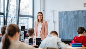 InspirAction, cu sprijinul PRO TV, a dat startul Hack Your Mind un proiect național de educație digitală pentru adolescenți