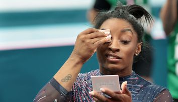 Simone Biles și-a aranjat obsesiv machiajul și părul, după ce a fost criticată online pentru aspectul haotic din calificari