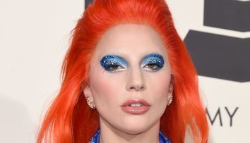 Pantofii pe care putine femei ar reusi sa mearga. Cum a aparut Lady Gaga, pe niste tocuri ametitor de inalte
