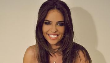 Noua bomba sexy din muzica romaneasca le face concurenta Innei si Antoniei. Cat de frumoasa este Mellina