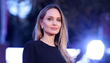 Angelina Jolie, vizită „secretă” pe frontul din Ucraina. Ce a pățit bodyguardul ei când a fost văzut de militarii din Nikolaev