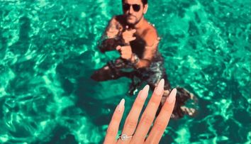 Se anunță nuntă mare în showbiz! Celebrul artist român și-a cerut în căsătorie iubita cu 20 de ani mai tânără ca el: „Dumnezeu ne iubește”
