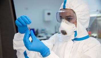 (P) Studiu REGINA MARIA: eficacitatea vaccinurilor împotriva SARS-CoV-2 rămâne ridicată la trei luni de la prima doză