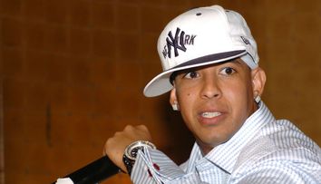 Daddy Yankee ia cu asalt toate clasamentele muzicale și își merită pe deplin titlul de rege al reggaetonului 