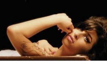Amy Winehouse, pe prima pozitie in topul albumelor din Marea Britanie, la o saptamana de la deces!