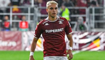 Cristi Manea a izbucnit în lacrimi pe teren. La doar trei zile de la decesul mamei sale, fotbalistul a avut parte de un moment neașteptat la sfârșitul partidei de la Sibiu