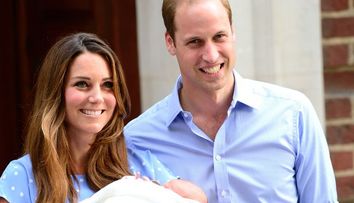Primele imagini de la botezul printului George. Cum arata bebelusul lui Kate Middleton si al printului William la 3 luni
