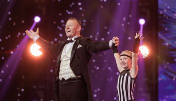 Românii au talent 2025, 7 februarie. Tată și fiică, Danylo și Karolina Strakhov au realizat un spectacol de acrobație formidabil. Andra: „A fost un moment extraordinar de frumos, mi s-a dus la suflet toată povestea voastră”