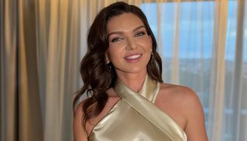 Cât a costat rochia purtată de Simona Halep la petrecerea de retragere. Ținuta care a atras toate privirile