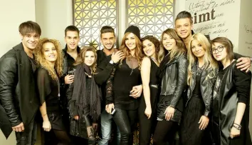 Trupa Lala Band s-a reunit după 12 ani. Tinerii cunoscuți pentru serialele fenomen de la PRO TV, „Pariu cu viața” și „O nouă viață” erau idolii a milioane de tineri în anii 2000. Imaginile momentului cu cei mai îndrăgiți cântăreți din România