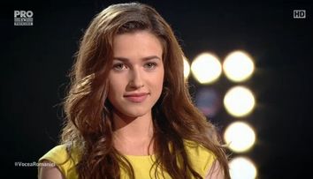Si-a incercat din nou norocul si a intors patru scaune. Interpretarea cu care Ioana Ignat i-a convins pe antrenori sa o vrea in echipa lor