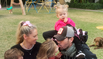 Anna Kournikova, imagine rară cu toată familia. Fosta jucătoare de tenis s-a pozat cu Enrique Iglesias și cei trei copii