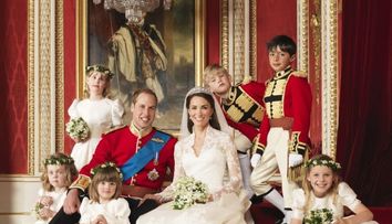 Primele imagini cu bebelusul regal. Ducesa Catherine si noul mostenitor au fost externati din spital. Alaturi de ei a fost printul William