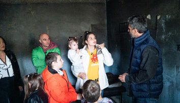 Visuri la cheie, 4 decembrie. Povestea sfâșietoare a familiei Munteanu. Necazul s-a abătut asupra familiei cu cinci copii din București. Apartamentul le-a fost mistuit de flăcări și au pierdut tot: „Simți că o iei de la capăt, că ai muncit în zadar”