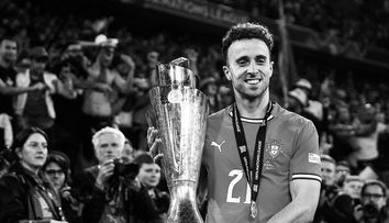 Cine este Diogo Jota, atacantul lui Liverpool care a murit tragic într-un accident rutier. Fotbalistul abia se căsătorise