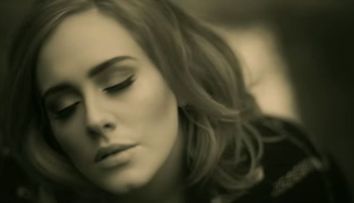 Putini stiu cum arata cand renunta la machiajul si hainele de scena. Adele, intr-o zi obisnuita, la sala de sport