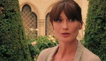 VIDEO Primele imagini cu sexy Carla Bruni, nevasta lui Sarkozy, in filmul lui Woody Allen, “Midnight in Paris”
