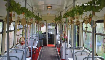 PAȘTE 2026: Cum circulă „Tramvaiul Iepurașului” din București. Copiii, însoțiți de părinți sau bunici, primesc cadouri