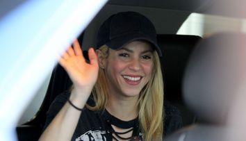 Imagini rare cu Shakira si Gerard Pique, alaturi de cei doi copii. Cum au fost surprinsi cei patru la aeroport
