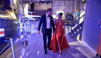 Meghan Markle, ravistantă într-o rochie roșie de gală: 