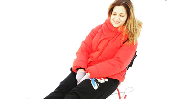 VIDEO Amalia Enache, sărbători la munte, dar la cald!
