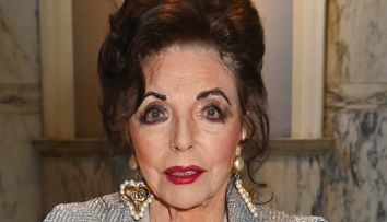 Arată fenomenal la 91 de ani, dar cel care a machiat-o ar trebui concediat! Joan Collins, machiaj neglijent la cea mai recentă apariție