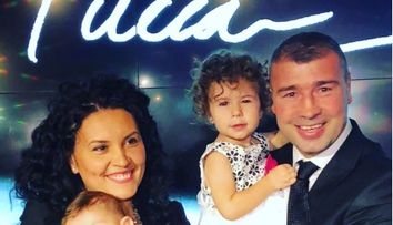 Ce familie frumoasă are Lucian Bute! Sportivul e topit după cei doi copii și soția Elena