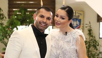 Brigitte și Pastramă, primele imagini de la cununia civilă. Cum s-au îmbrăcat mirii și cine a venit la eveniment