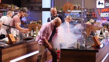 Platoul de la MasterChef se umple de fum. Ce greșeală a făcut unul dintre concurenți