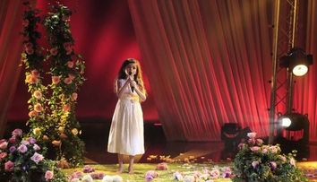 Fetita care la doar 9 ani ar putea fi comparata cu Lana Del Rey. Vocea ei iti da fiori - VIDEO