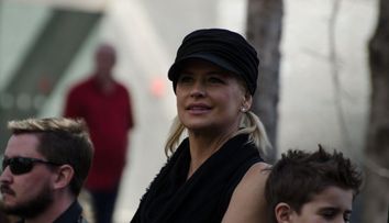 “Rugați-vă pentru mine!” Actrița Kristy Swanson, antivaccinistă convinsă, pe oxigen și tratată de pneumonie