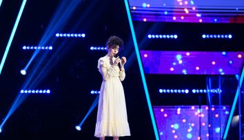 Vocea Românie 2025, 31 octombrie. Roxana Azamfirei a ridicat sala în picioare cu melodia „Hava Nagila”. Smiley: „M-am întors pentru curajul că ai cântat piesa asta”