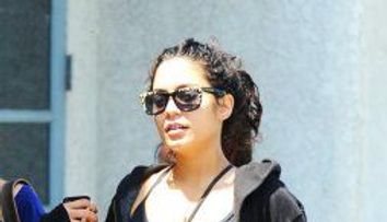 Vanessa Hudgens si-a uitat sutienul acasa! FOTO