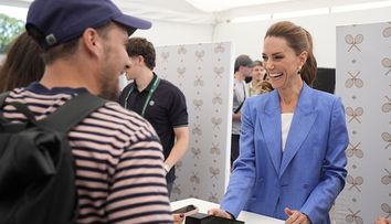 Kate Middleton a încălcat protocolul regal, la Wimbledon! Ce a făcut după ce a rupt bilete la intrare. Fanii, surprinși, au întâmpinat-o cu aplauze și urale