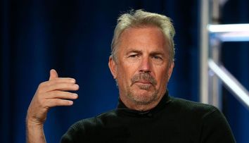 Cum arată noua iubită a lui Kevin Costner, mai tânără cu 24 de ani decât el. Asemănarea este izbitoare
