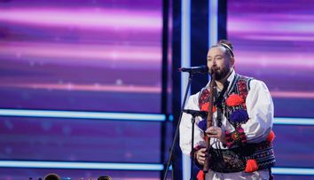 Românii au talent, 10 aprilie 2026. Dorin Filip, un profesor de muzică din Baia Mare, a cântat simultan la două saxofoane. Andra: „Cred că elevii tăi sunt foarte mândri de tine”