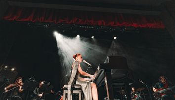 Leyah scrie un nou capitol în muzica românească – „Cinestezia Symphonic”, primul concert cinematic pop simfonic din România